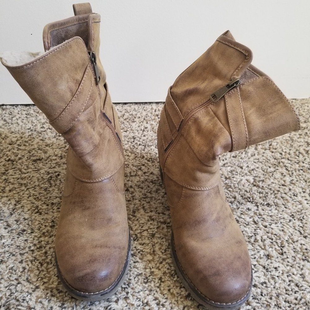 Boots - Picture 5 of 5